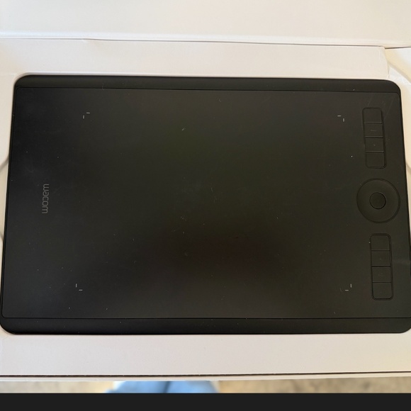 Wacom Intuos Pro 12.2 Inches Graphic Tablet (Never Used, Open Box) - PTH660 - Picture 2 of 6